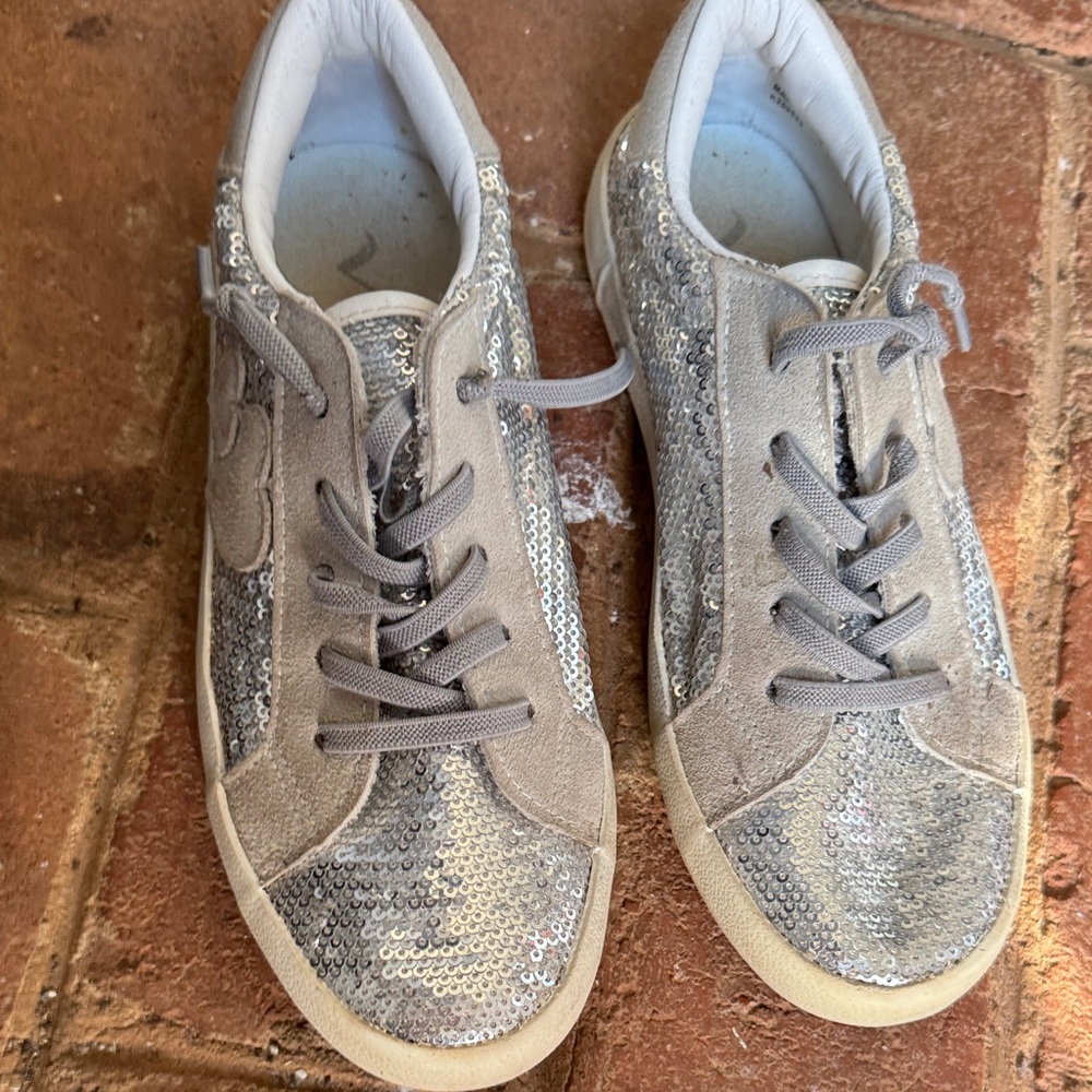 MIA Kids Sneakers in Silver and Gray